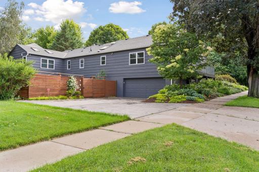 1131 South Davern Street - Spacecrafting - 0001.jpg