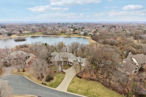 Fantastic neighborhood that has a park with boat access.
