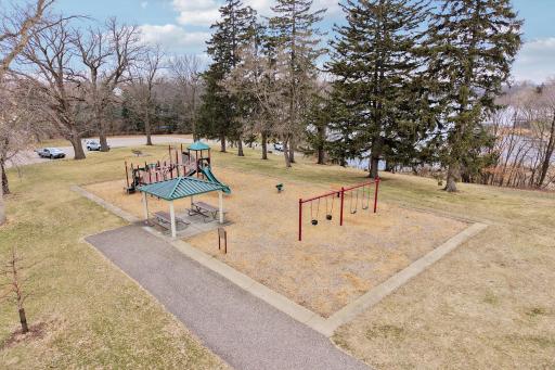 15330 Masons Pointe, Eden Prairie, MN 55347
