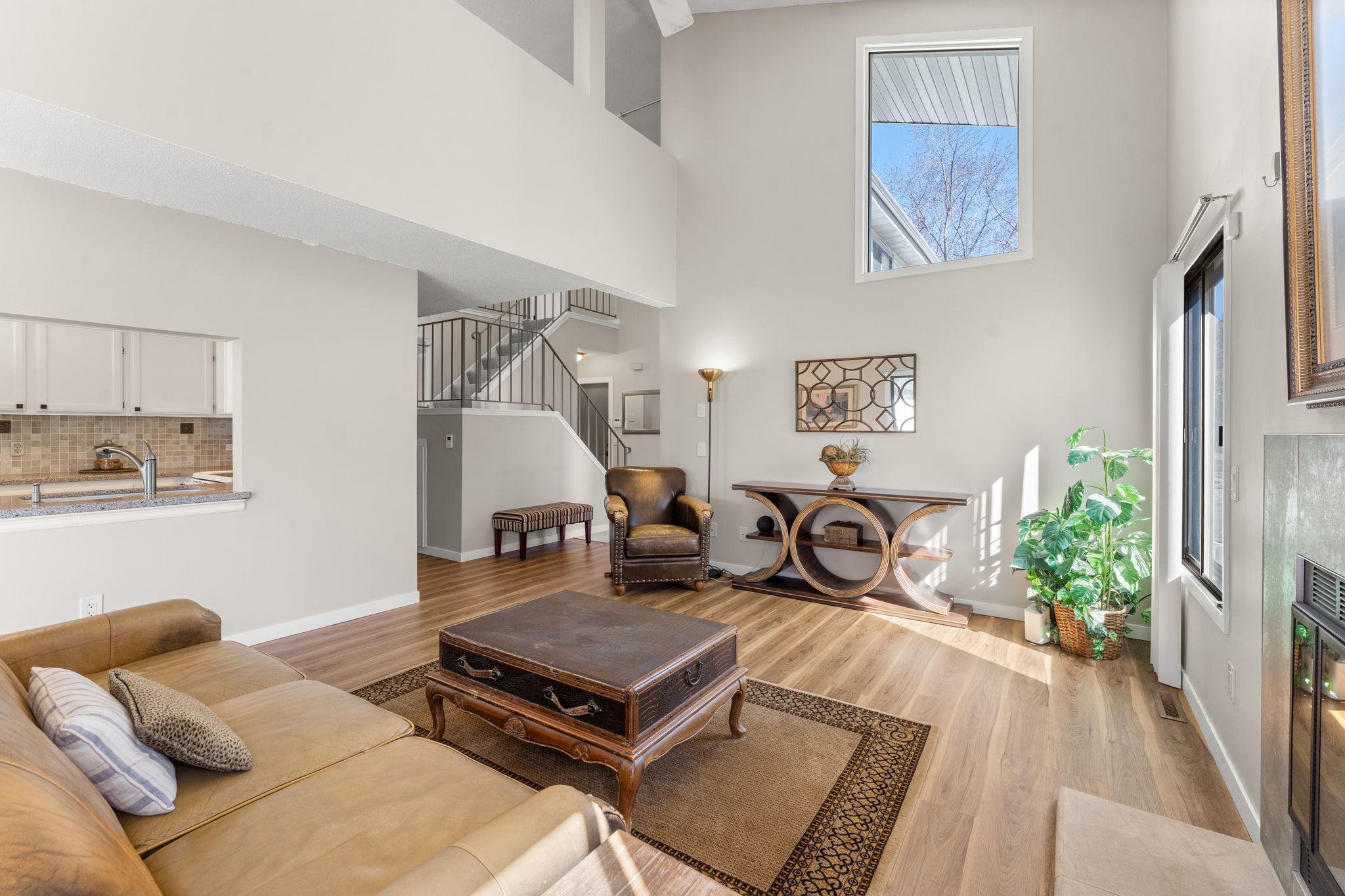 19-web-or-mls-5550 Bimini Dr-83.jpg