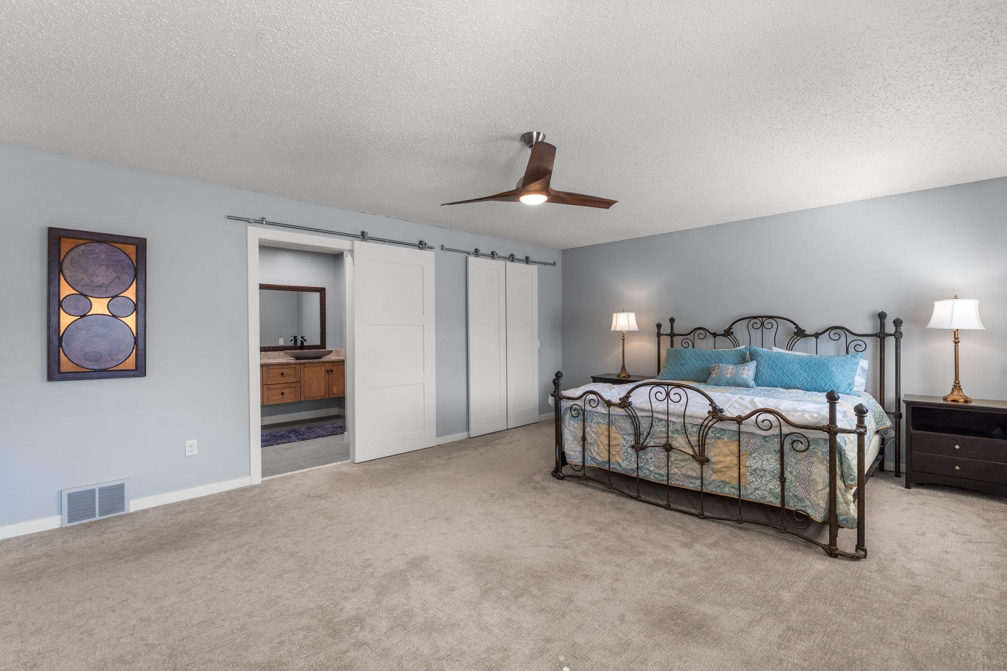 42-web-or-mls-5550 Bimini Dr-218.jpg