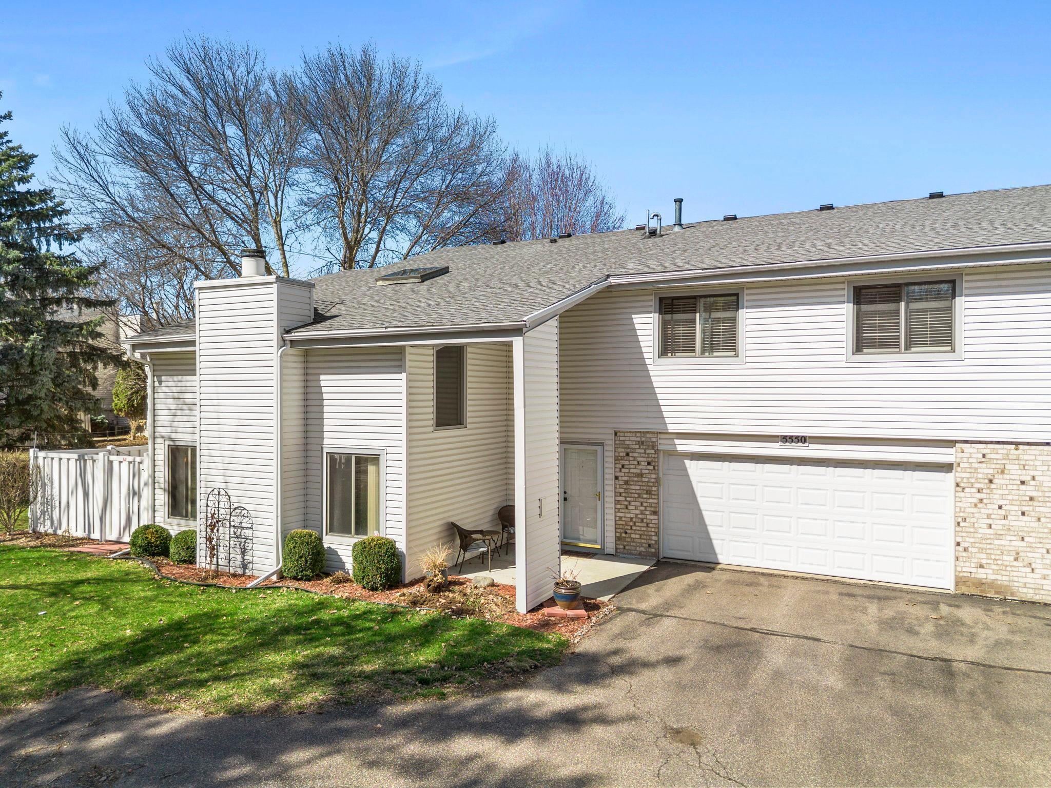 7-web-or-mls-5550 Bimini Dr-253.jpg