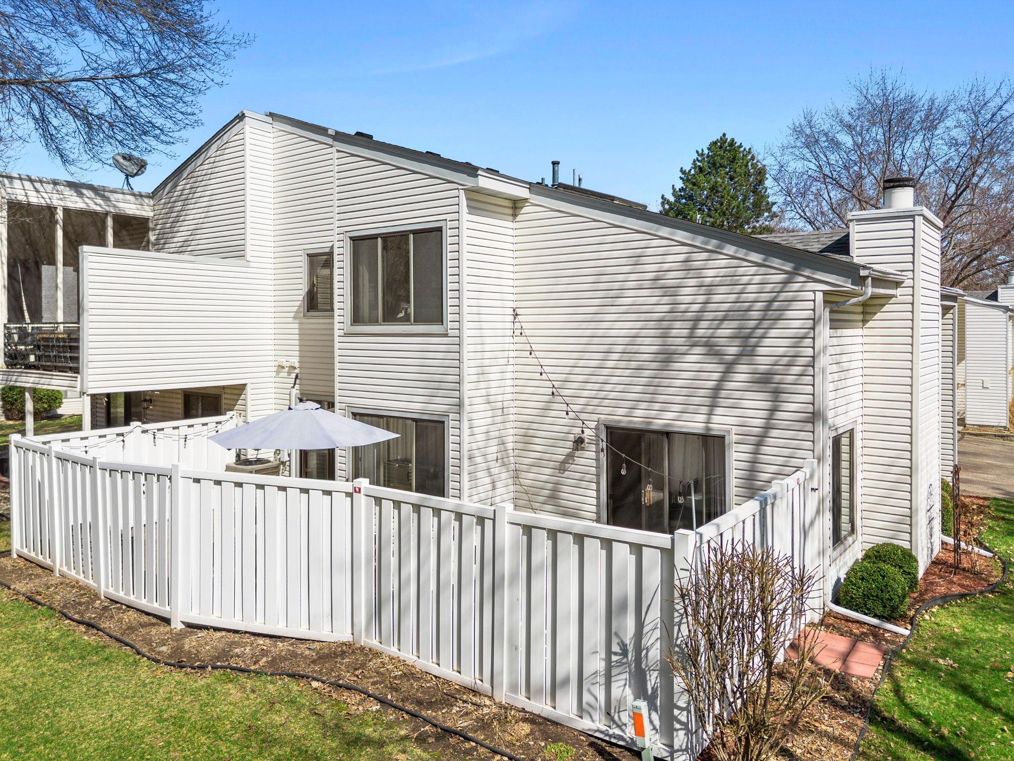 10-web-or-mls-5550 Bimini Dr-262.jpg