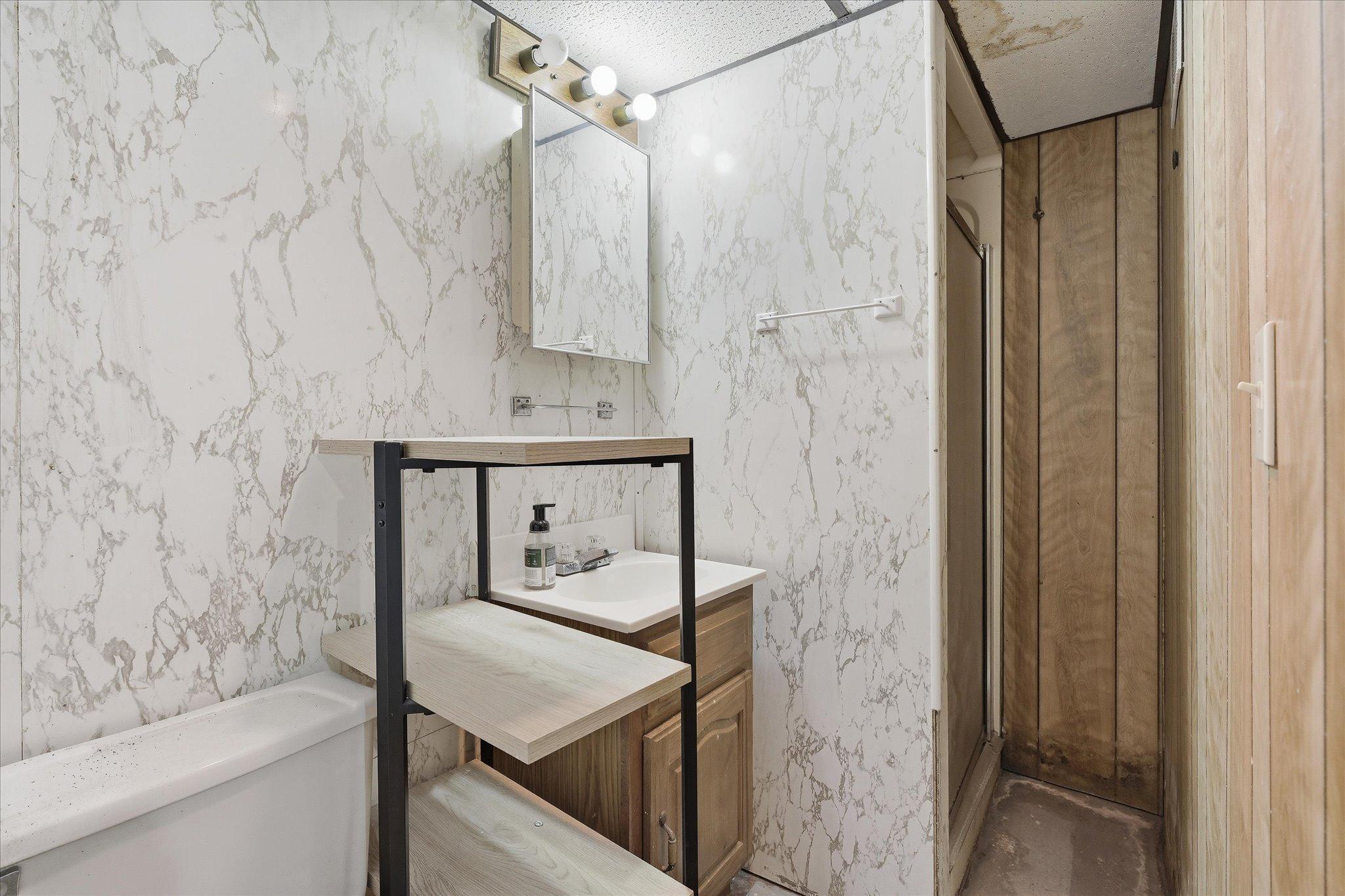 Seller does not use lower level bathroom. Water is turned off to it. Water softener is not plugged in. Condition unknown.