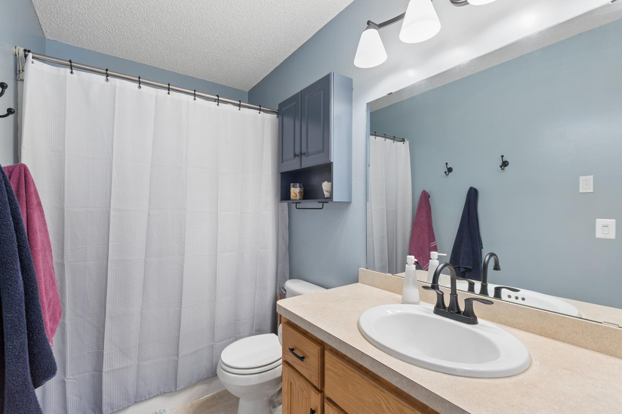 Upper level full bathroom is perfect for the 2 bedrooms on this level. Very nicely done.