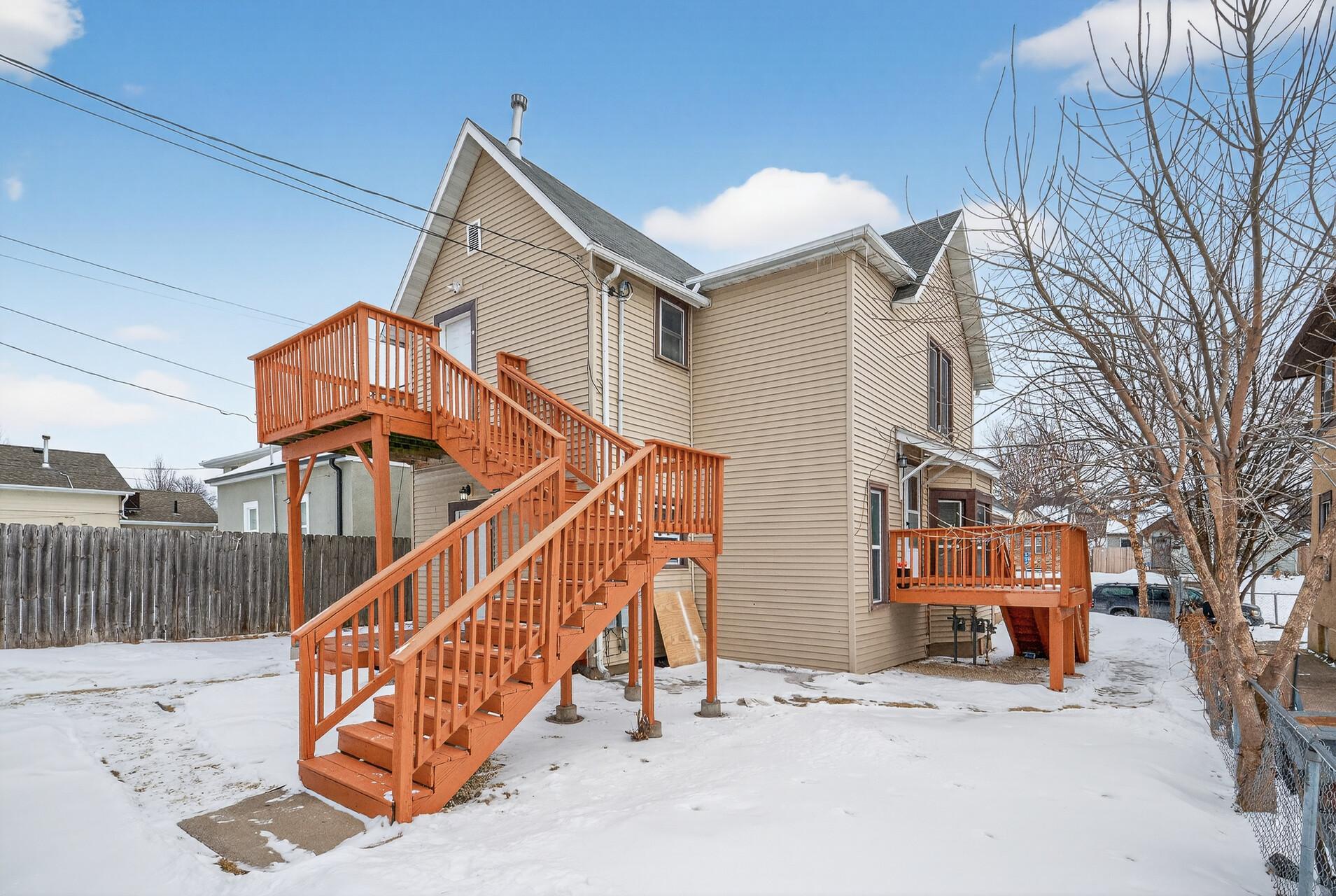 This up and down Duplex has 3 different ways of entry.