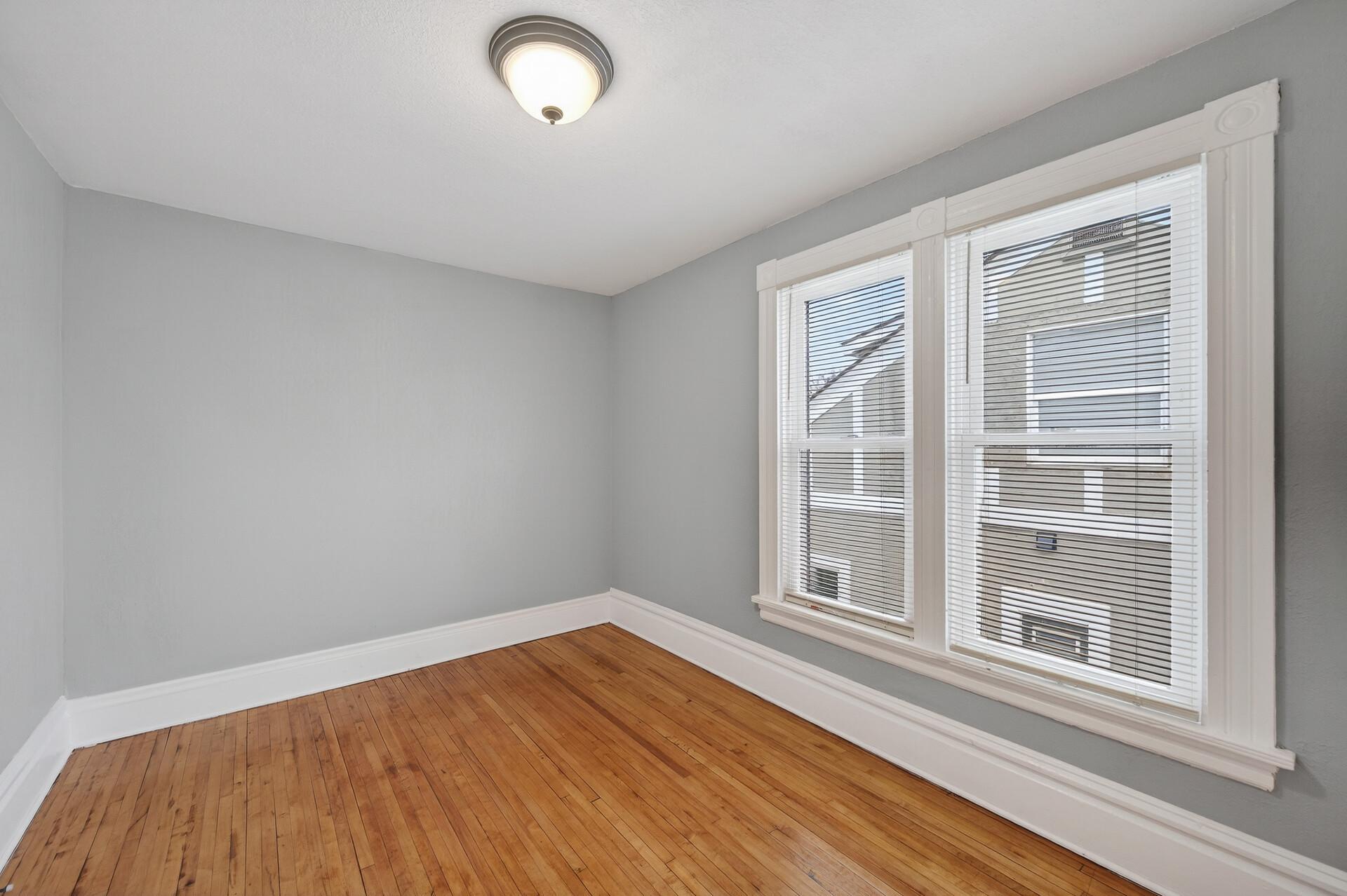 22_3115_Logan_Ave_N22_mls.jpg