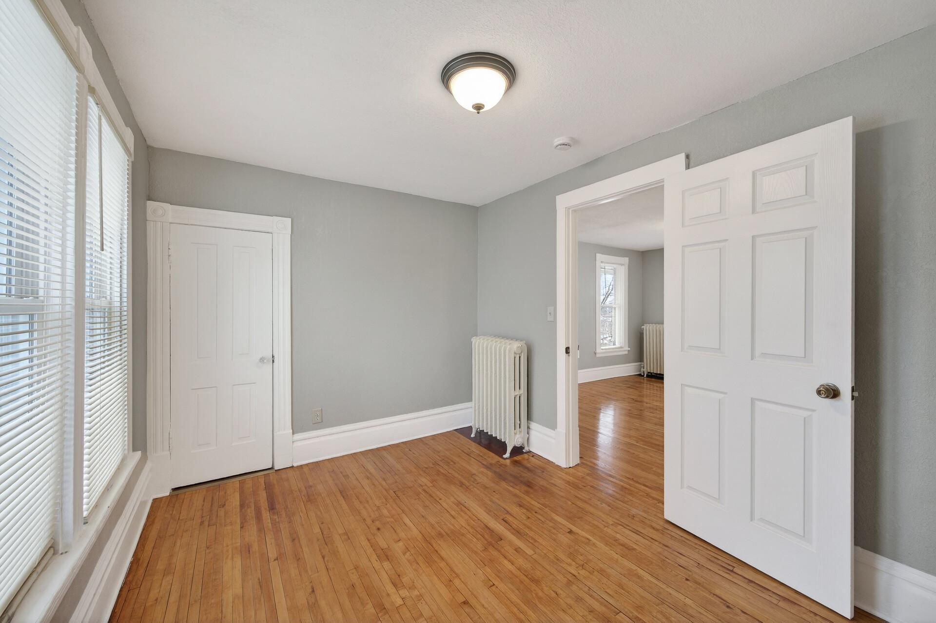 21_3115_Logan_Ave_N21_mls.jpg