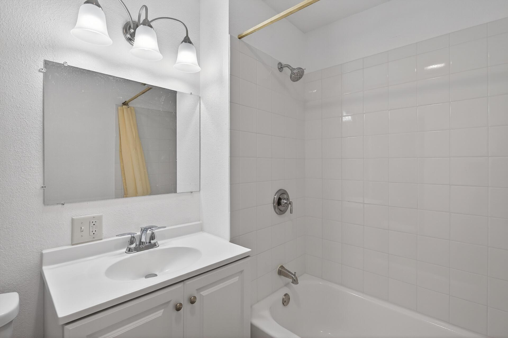 16_3115_Logan_Ave_N16_mls.jpg