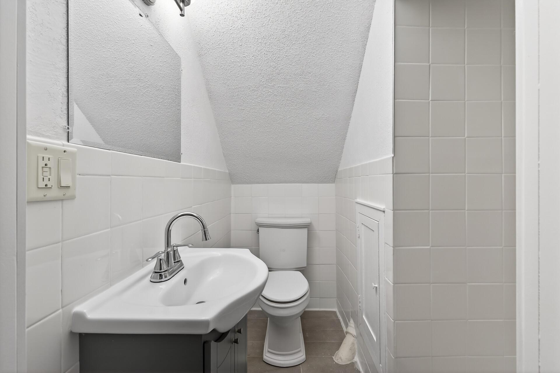 15_3115_Logan_Ave_N15_mls.jpg