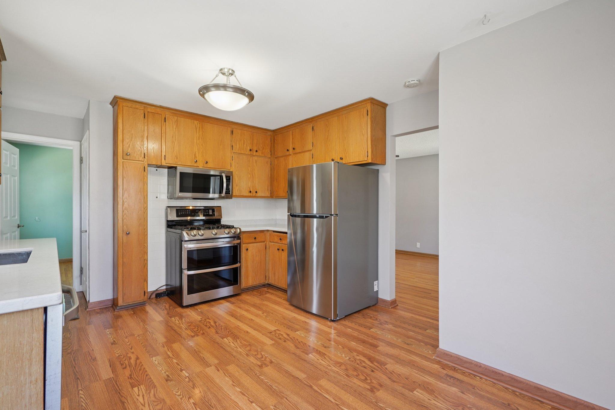 13-web-or-mls-Plymouth Ave N-S0704-013.jpg