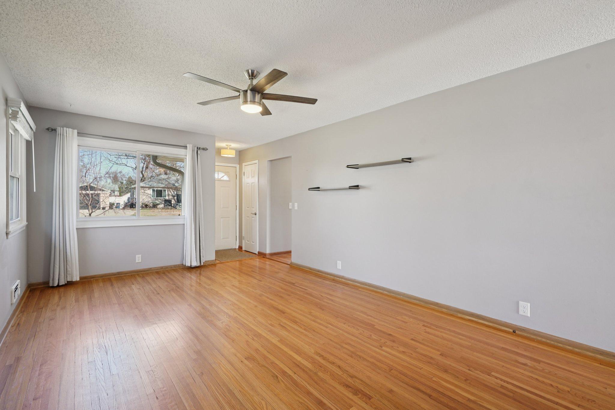 8-web-or-mls-Plymouth Ave N-S0704-008.jpg