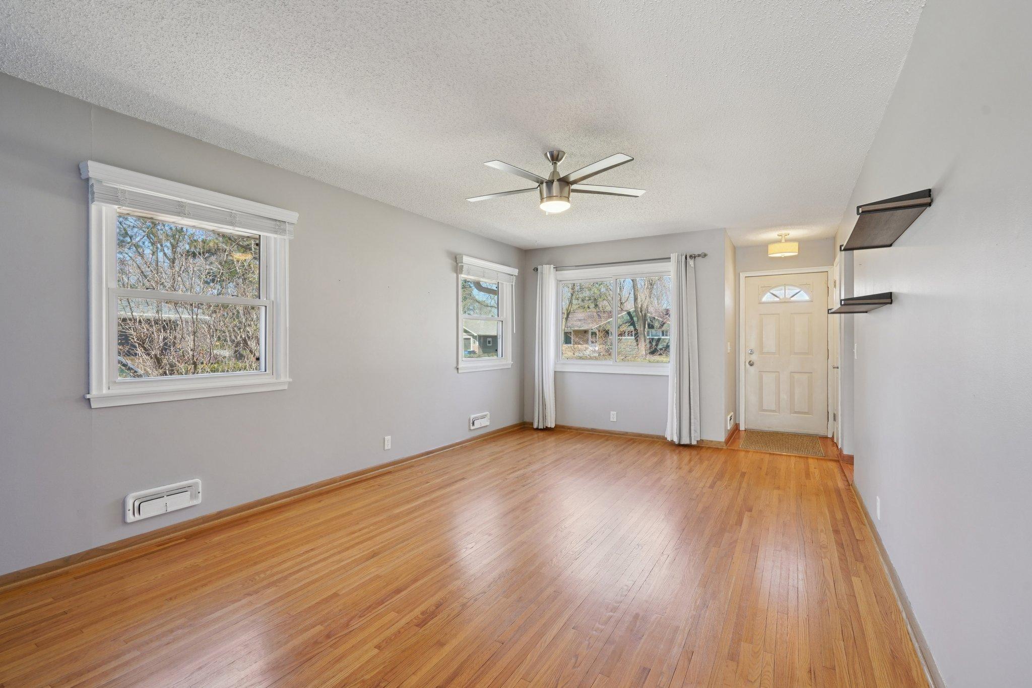 9-web-or-mls-Plymouth Ave N-S0704-009.jpg