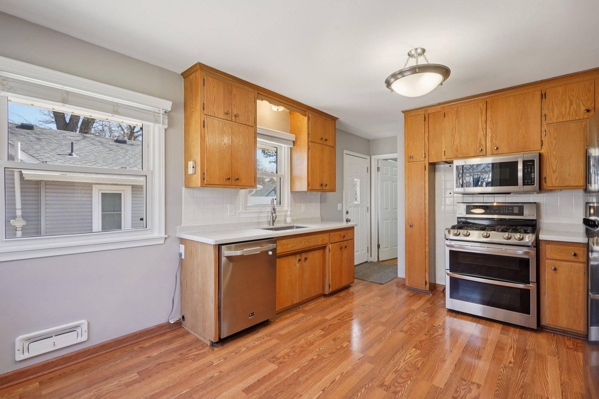 12-web-or-mls-Plymouth Ave N-S0704-012.jpg