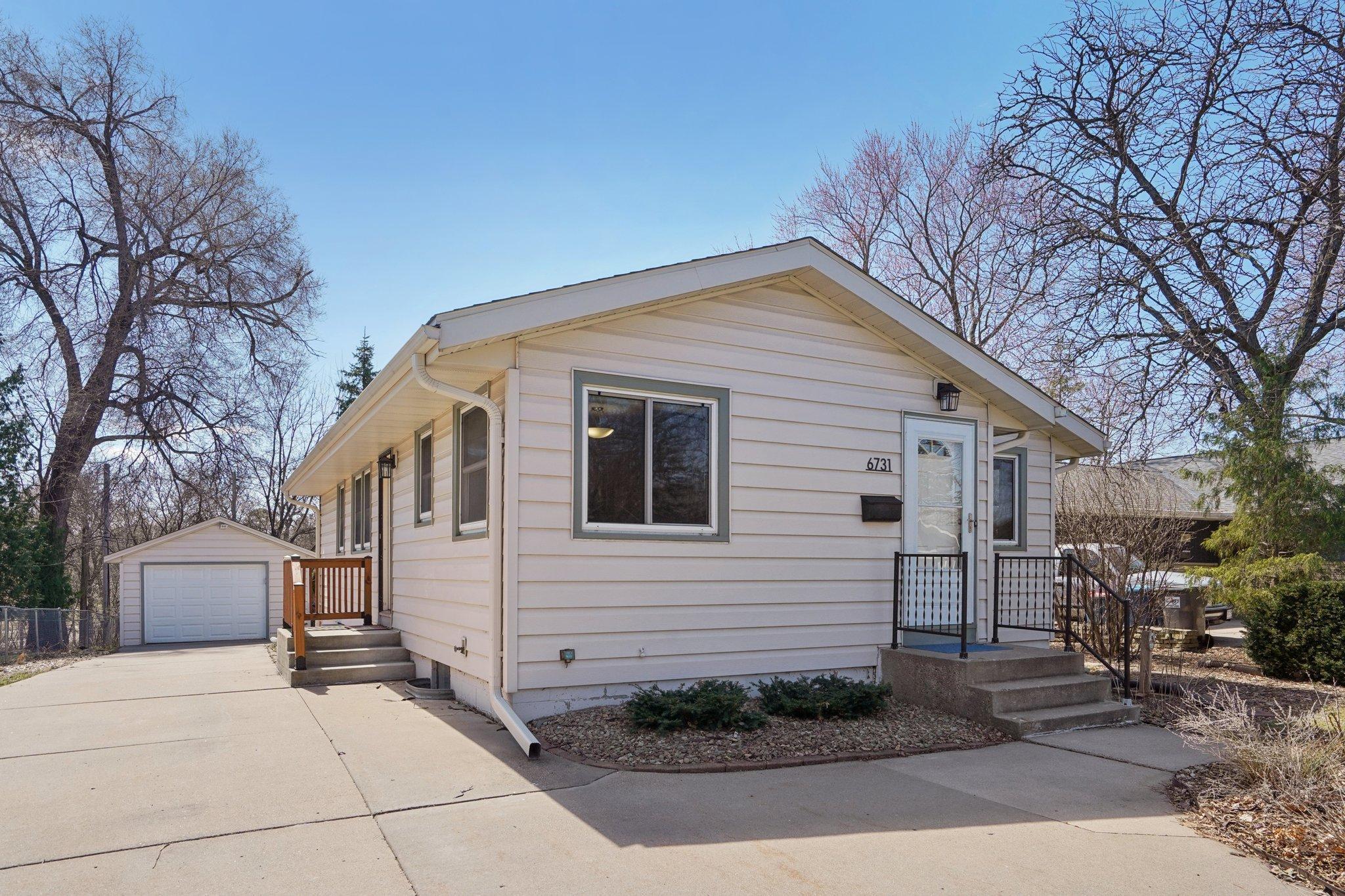 2-web-or-mls-Plymouth Ave N-S0704-002.jpg