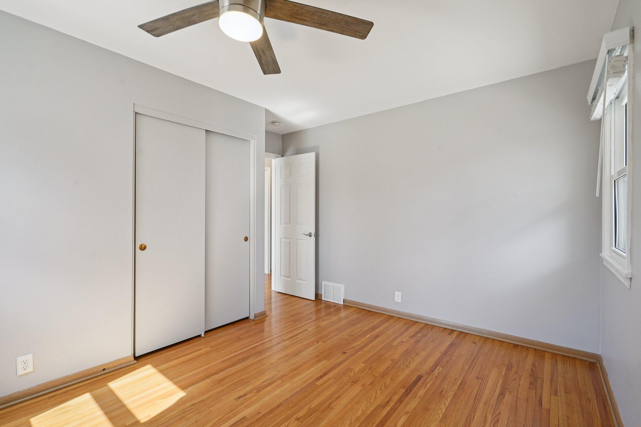 22-web-or-mls-Plymouth Ave N-S0704-022.jpg