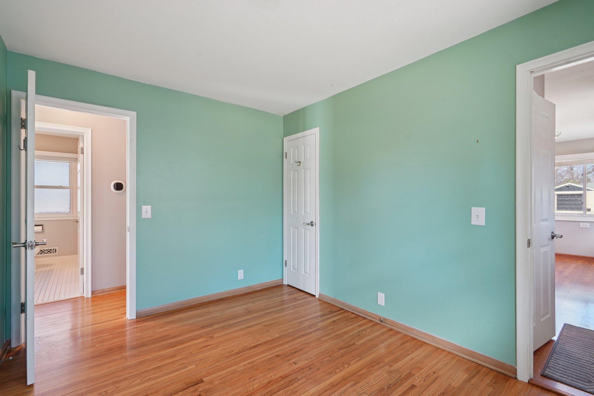 20-web-or-mls-Plymouth Ave N-S0704-020.jpg