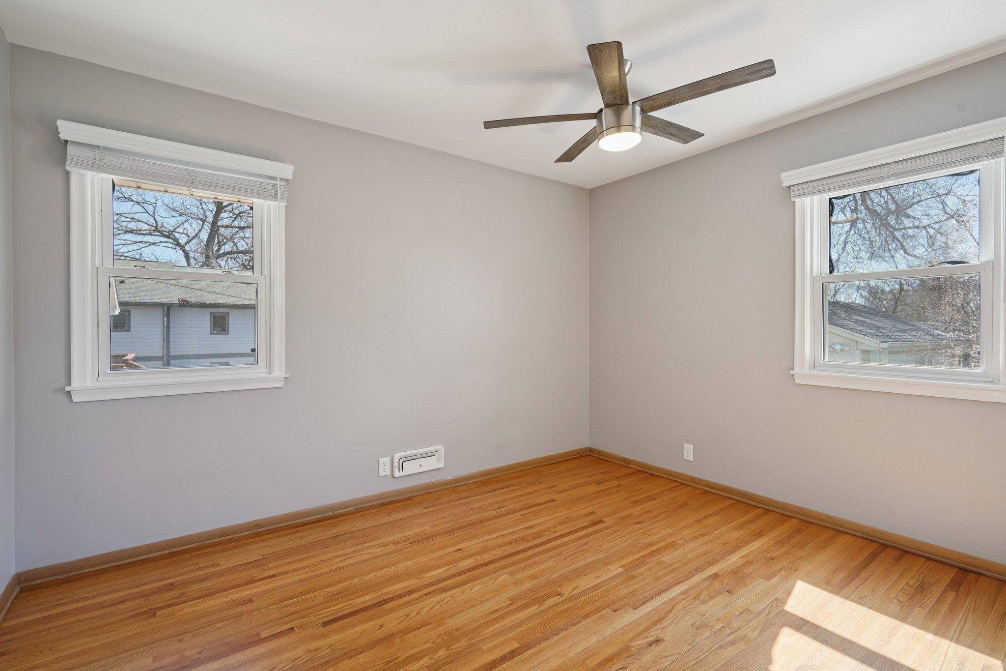 21-web-or-mls-Plymouth Ave N-S0704-021.jpg