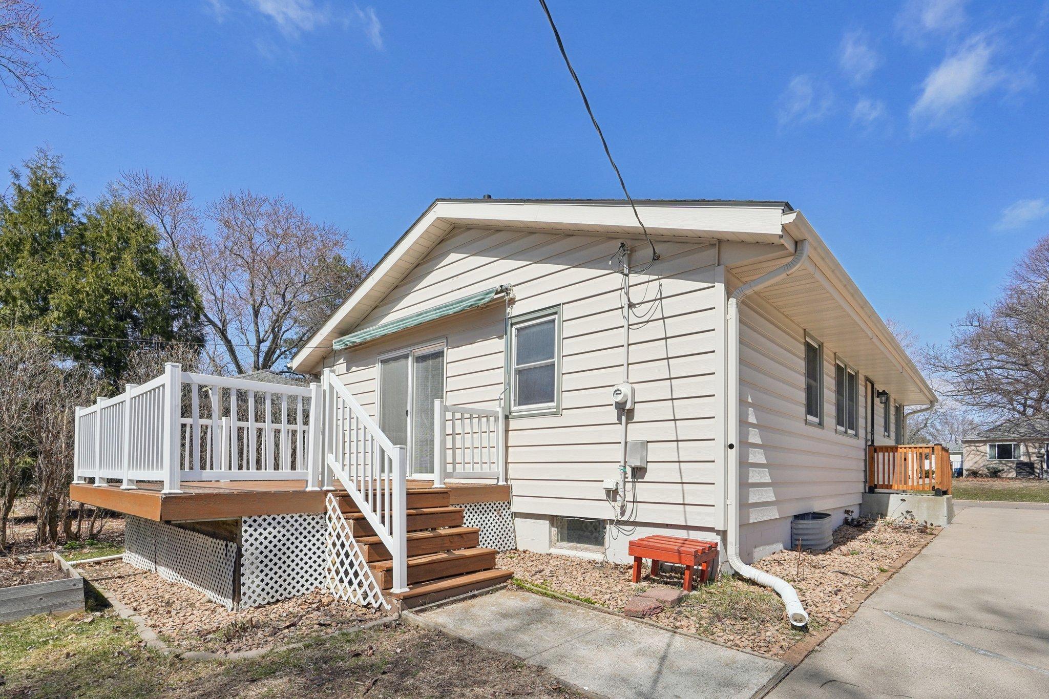 30-web-or-mls-Plymouth Ave N-S0704-030.jpg