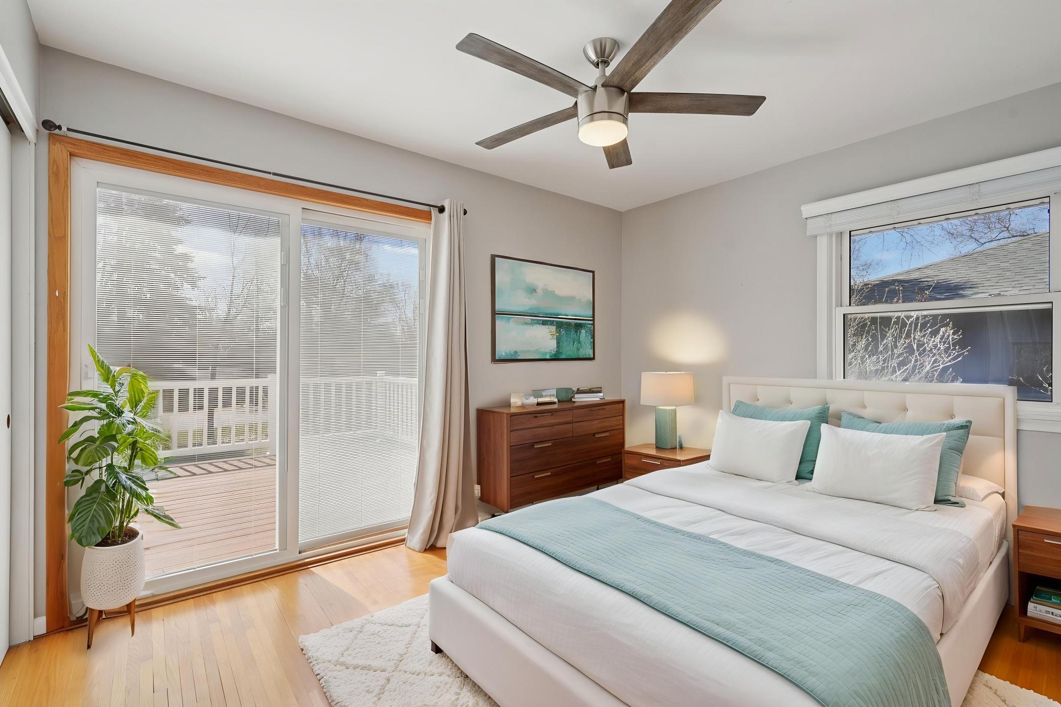 23-web-or-mls-Plymouth-Ave-N-S0704-023 VS.jpg