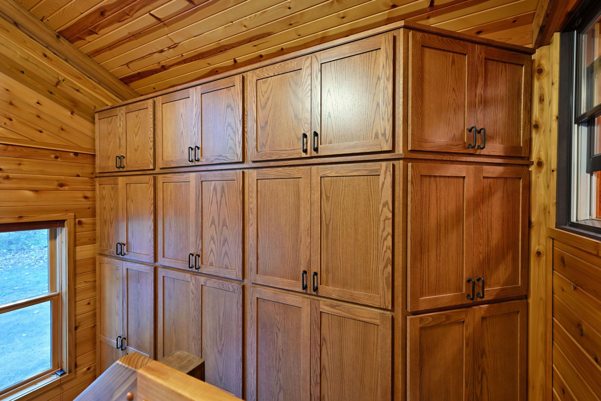 With so much storage, it is easy to keep necessary items handy and organized in a neat manner.