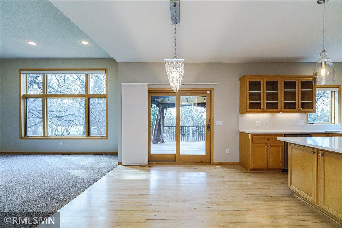 15-Kitchen Dining Area.jpg