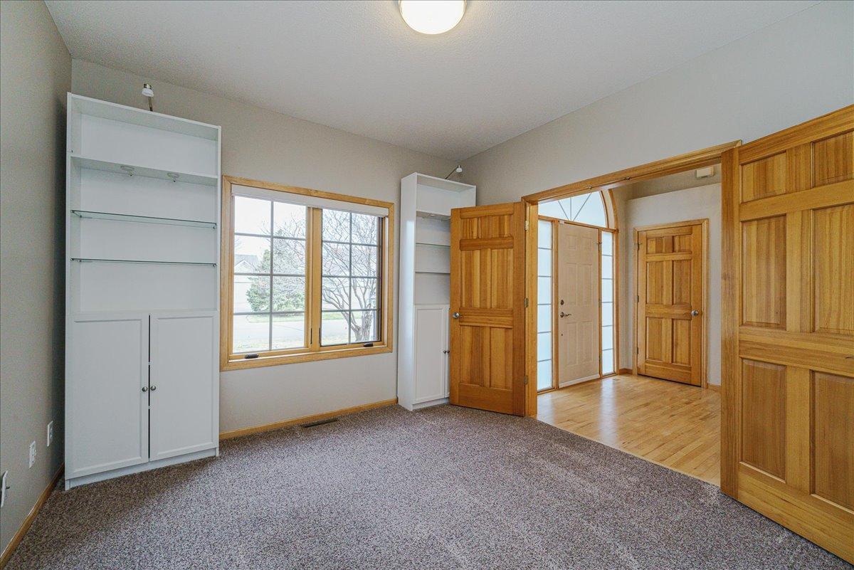 08-Formal Dining Room.jpg