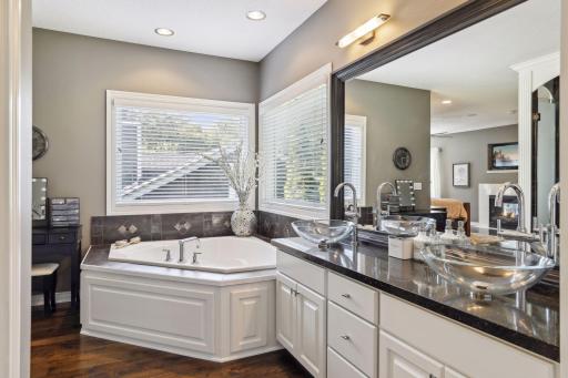 3832 Fairway Terrace, Woodbury, MN 55125