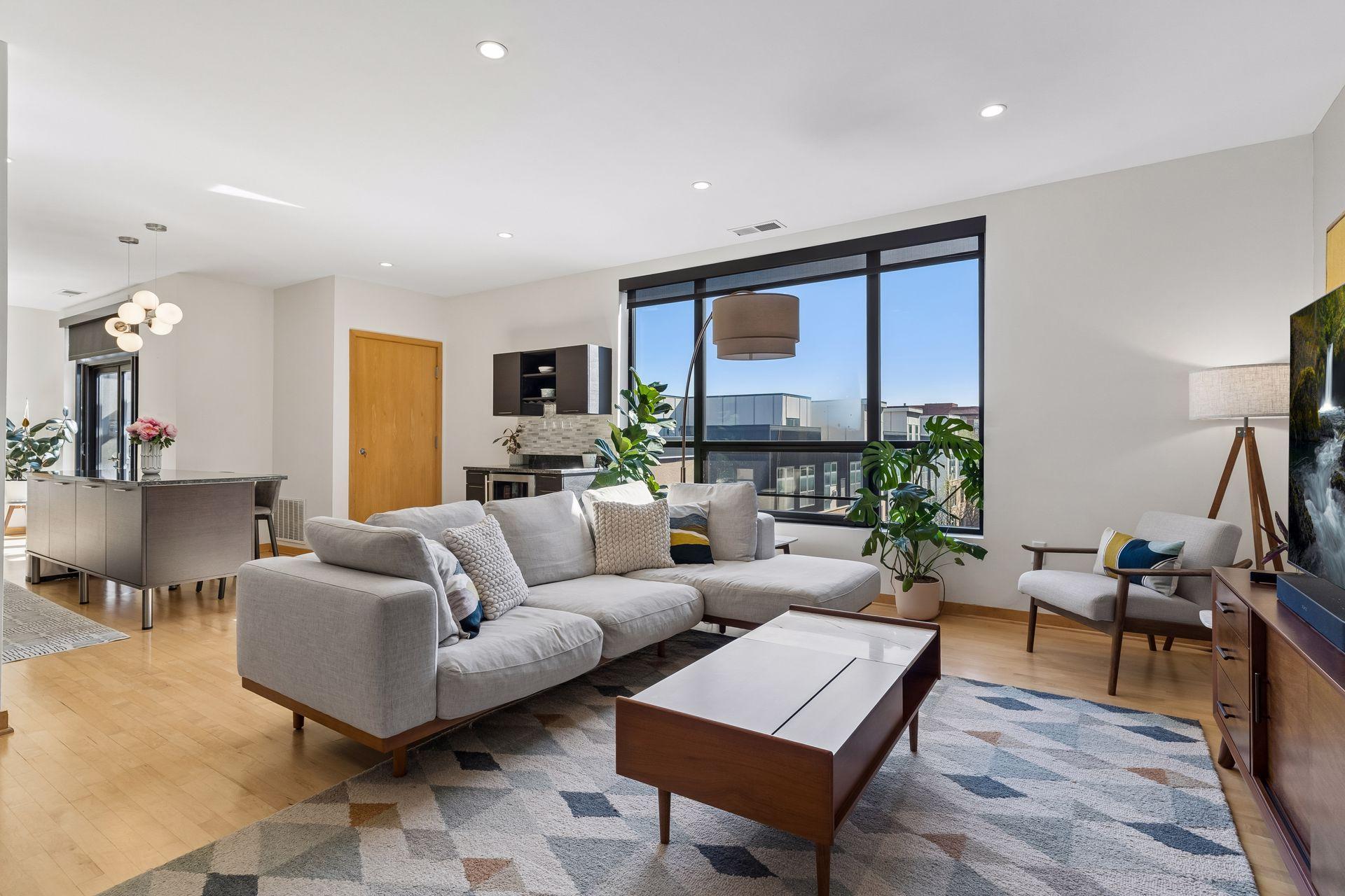 Amenities include 9ft ceilings, large windows, and maple hardwood floors.