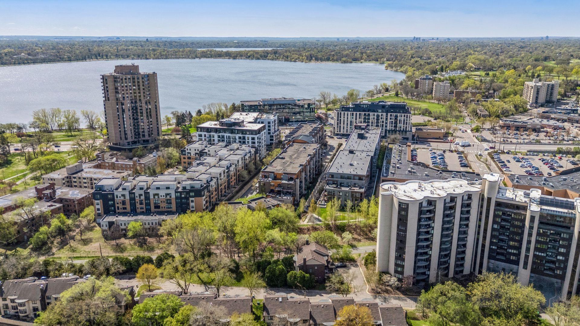 Easy access to countless trails that surround. Enjoy the Minneapolis Grand Rounds Trail System, the Greenway and more.