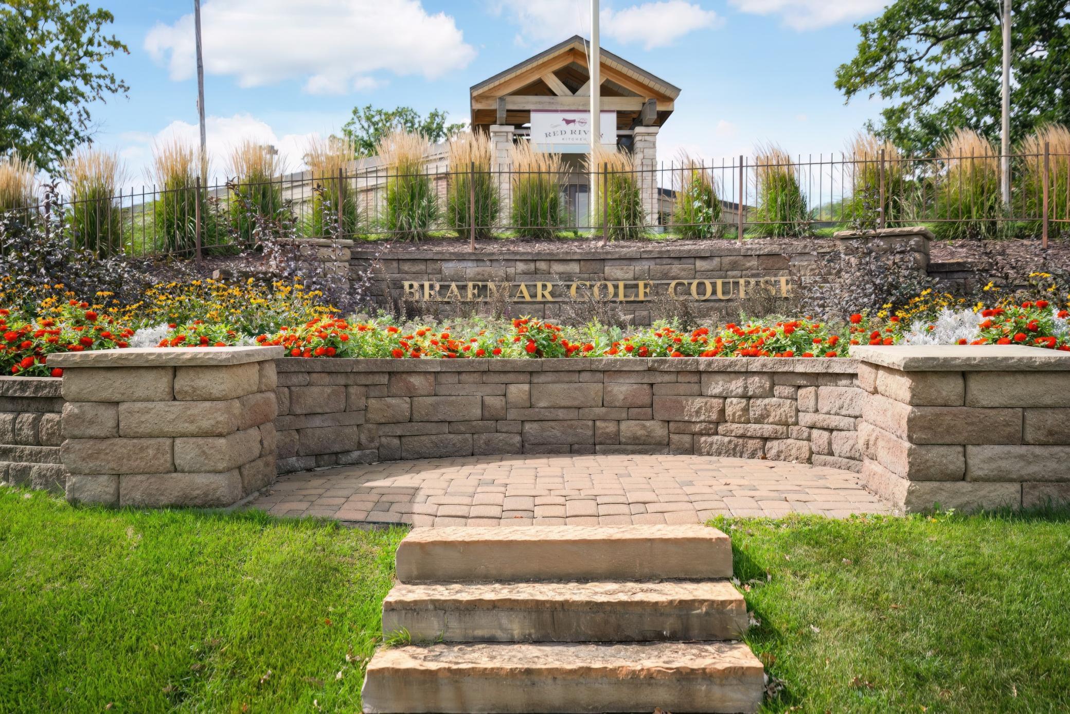 Braemar Golf Course is just blocks away.