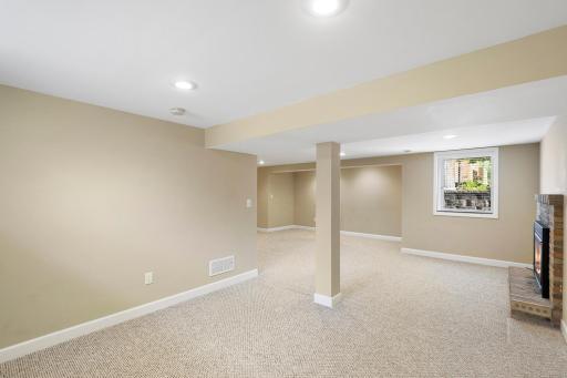 3821 W Broadway Avenue, Minneapolis, MN 55422