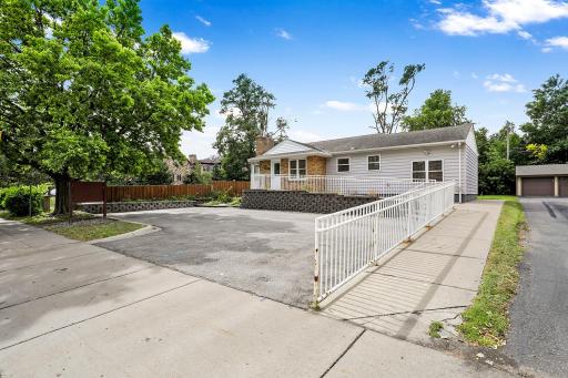 3821 W Broadway Avenue, Minneapolis, MN 55422