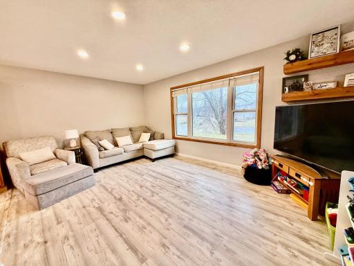 243 Edgeview Drive, Rollingstone, MN 55969