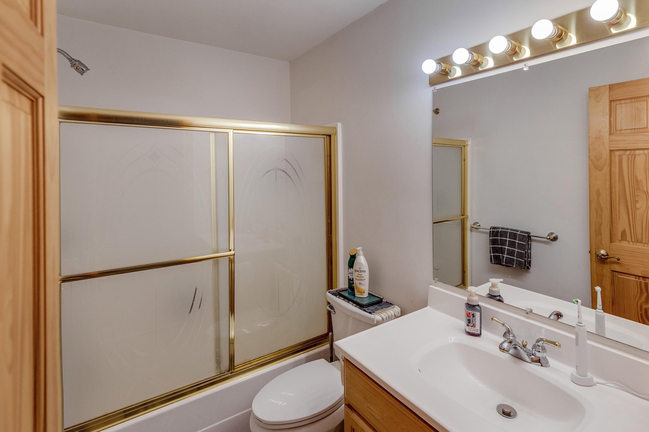 Upper level bath