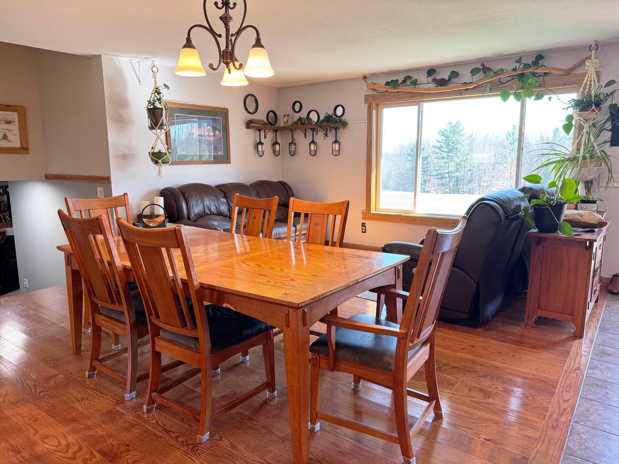 A look at the dining room.