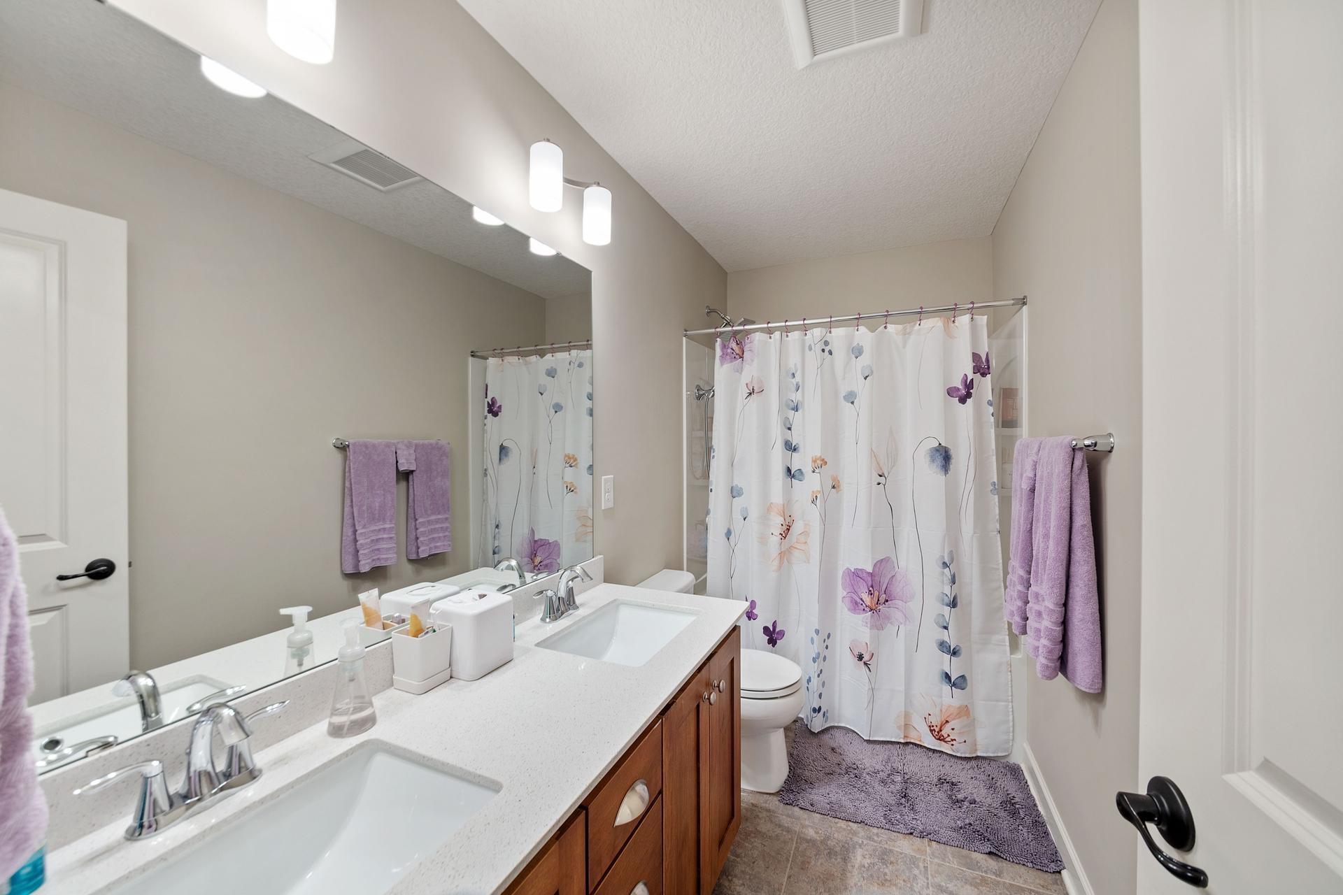 Upper Level Hall Bath