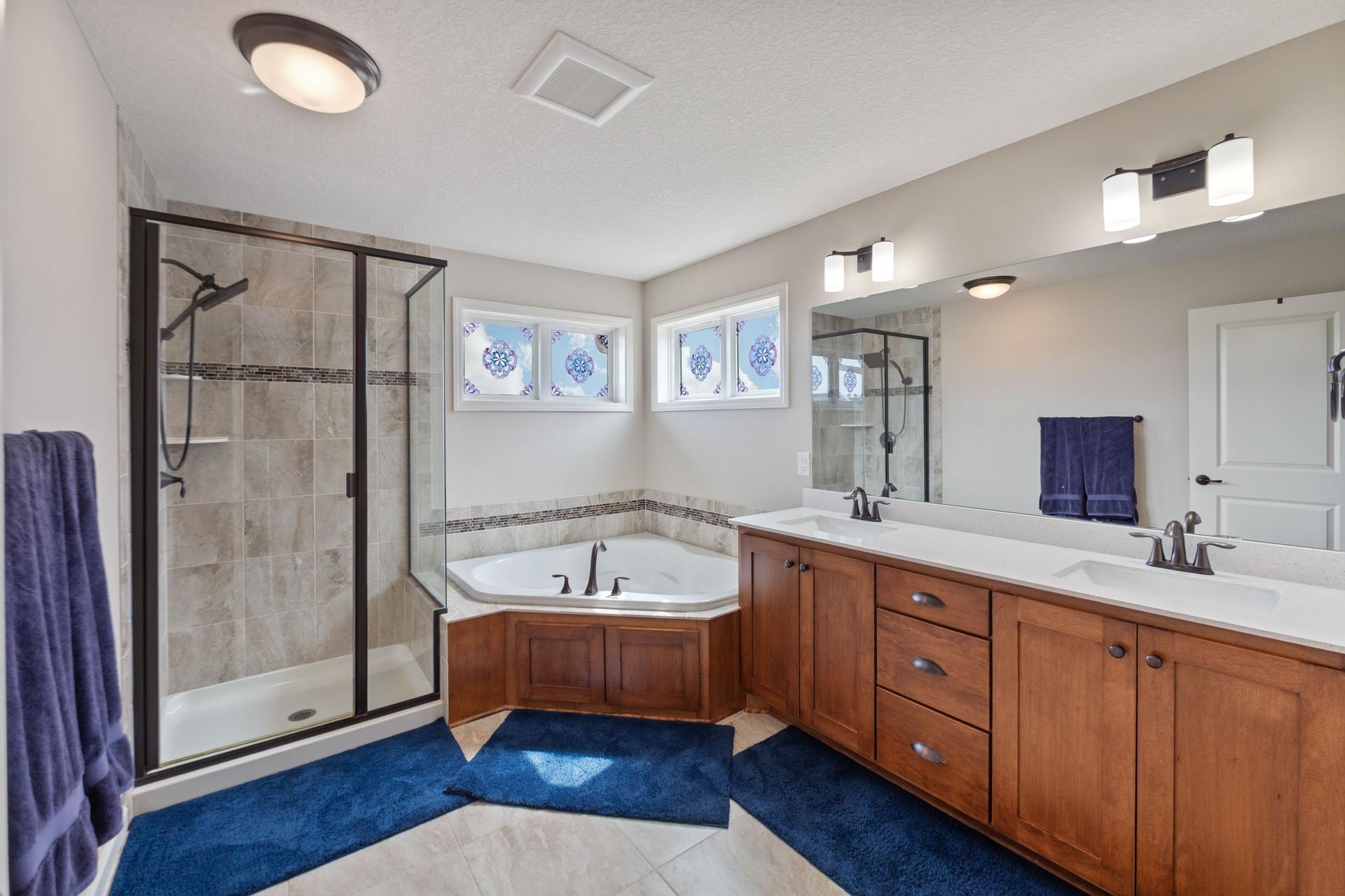 Upper Level Primary En Suite