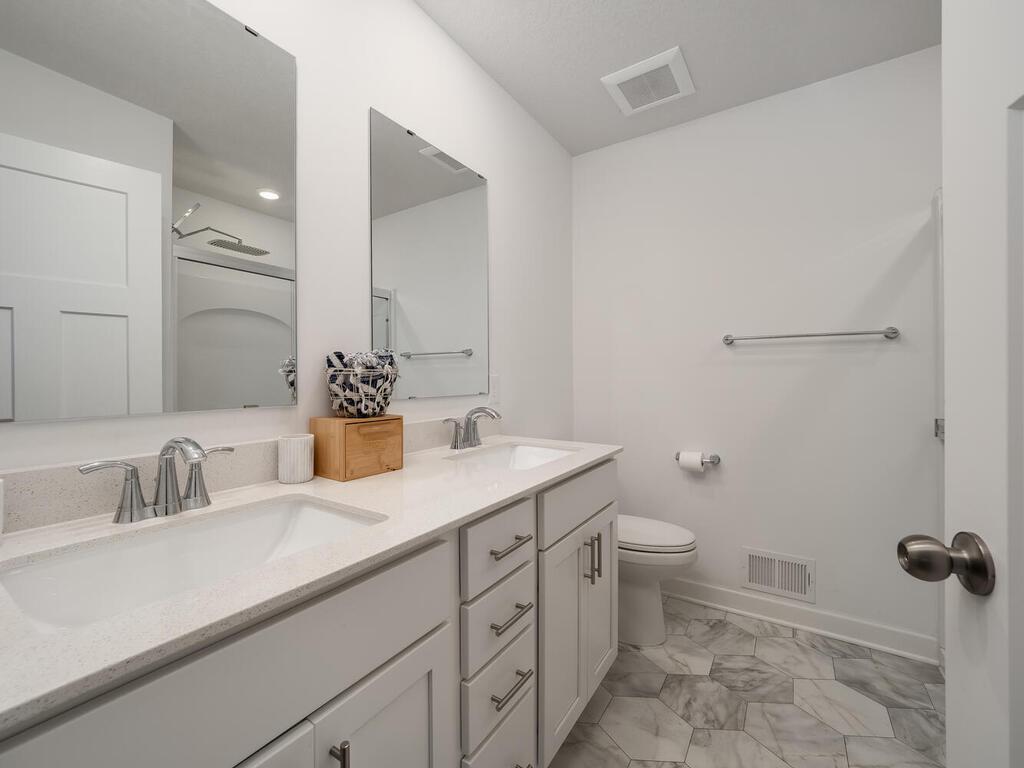 Double Sink, Quartz Countertops