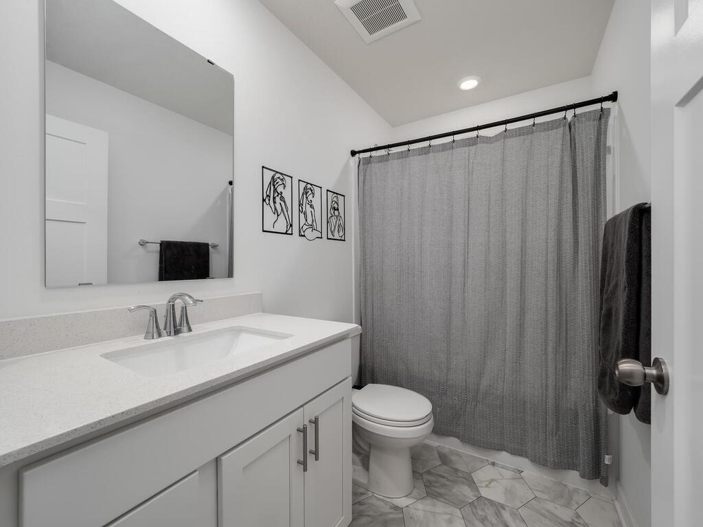 Upper Level Full Bath