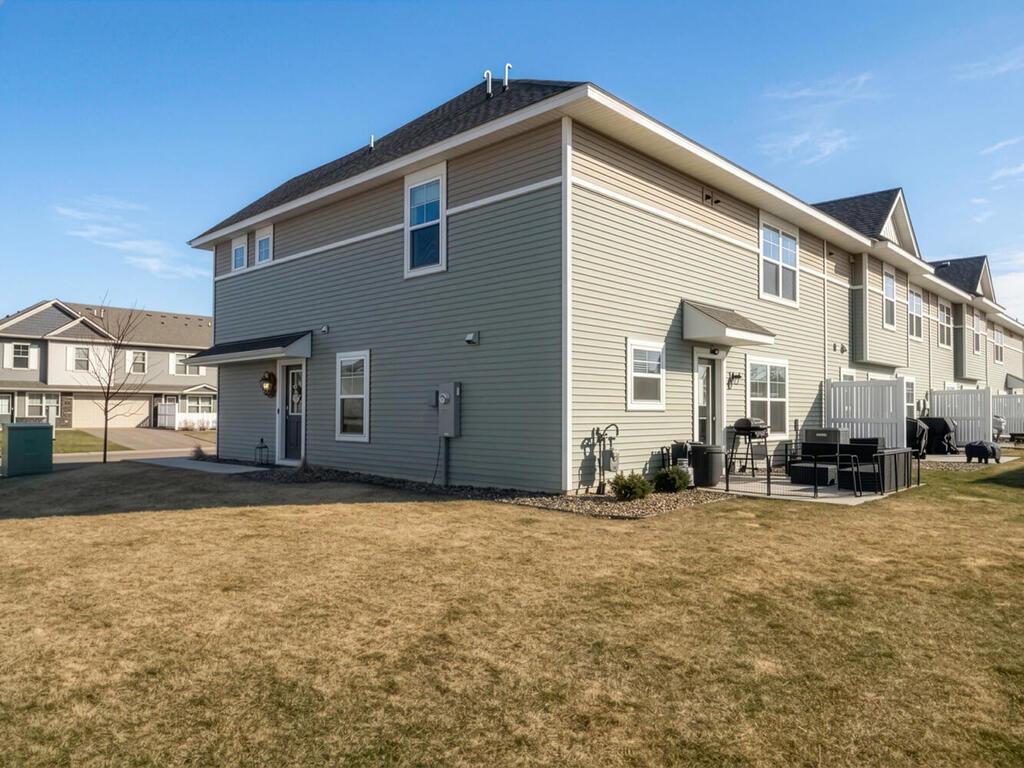 End Unit, Large Yard Space, Private Fence