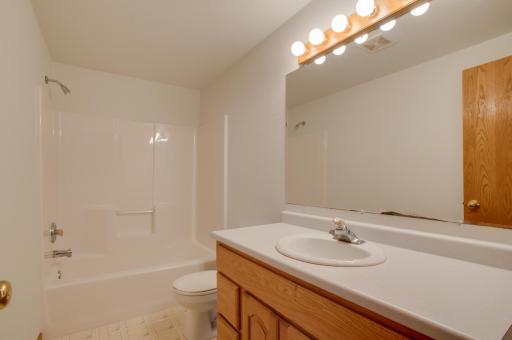 560 41st Avenue S, Moorhead, MN 56560