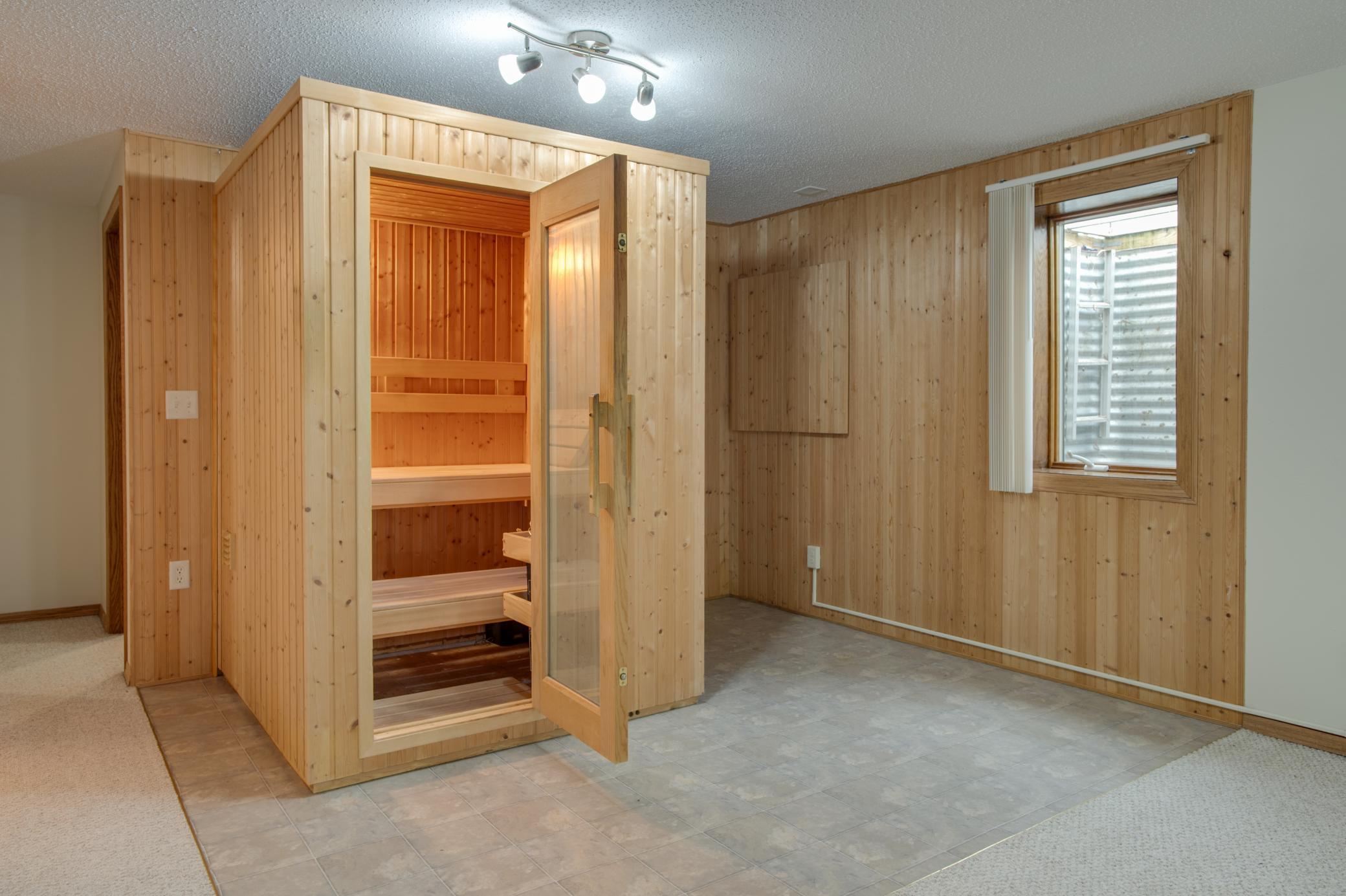 Family Room/Sauna Included!!