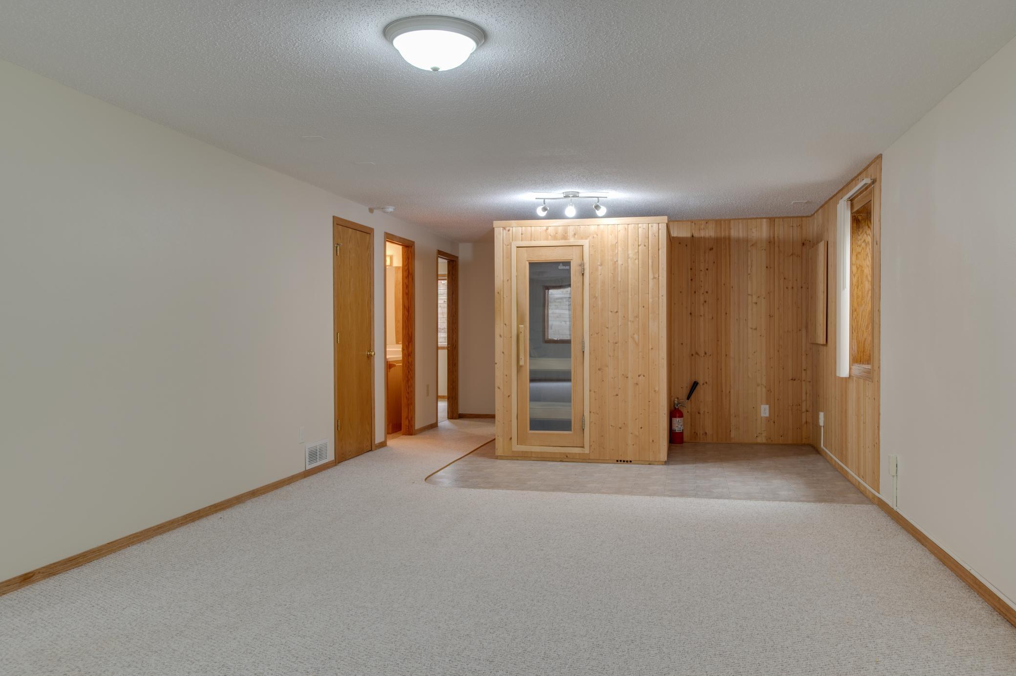 Family Room/Sauna Included!!