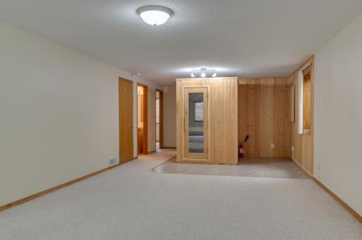 560 41st Avenue S, Moorhead, MN 56560