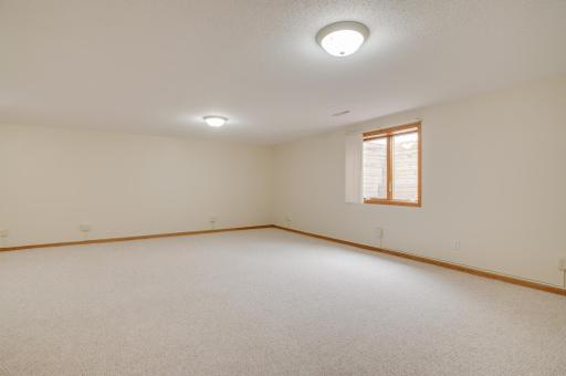 560 41st Avenue S, Moorhead, MN 56560
