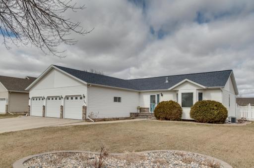 560 41st Avenue S, Moorhead, MN 56560