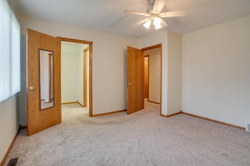 560 41st Avenue S, Moorhead, MN 56560