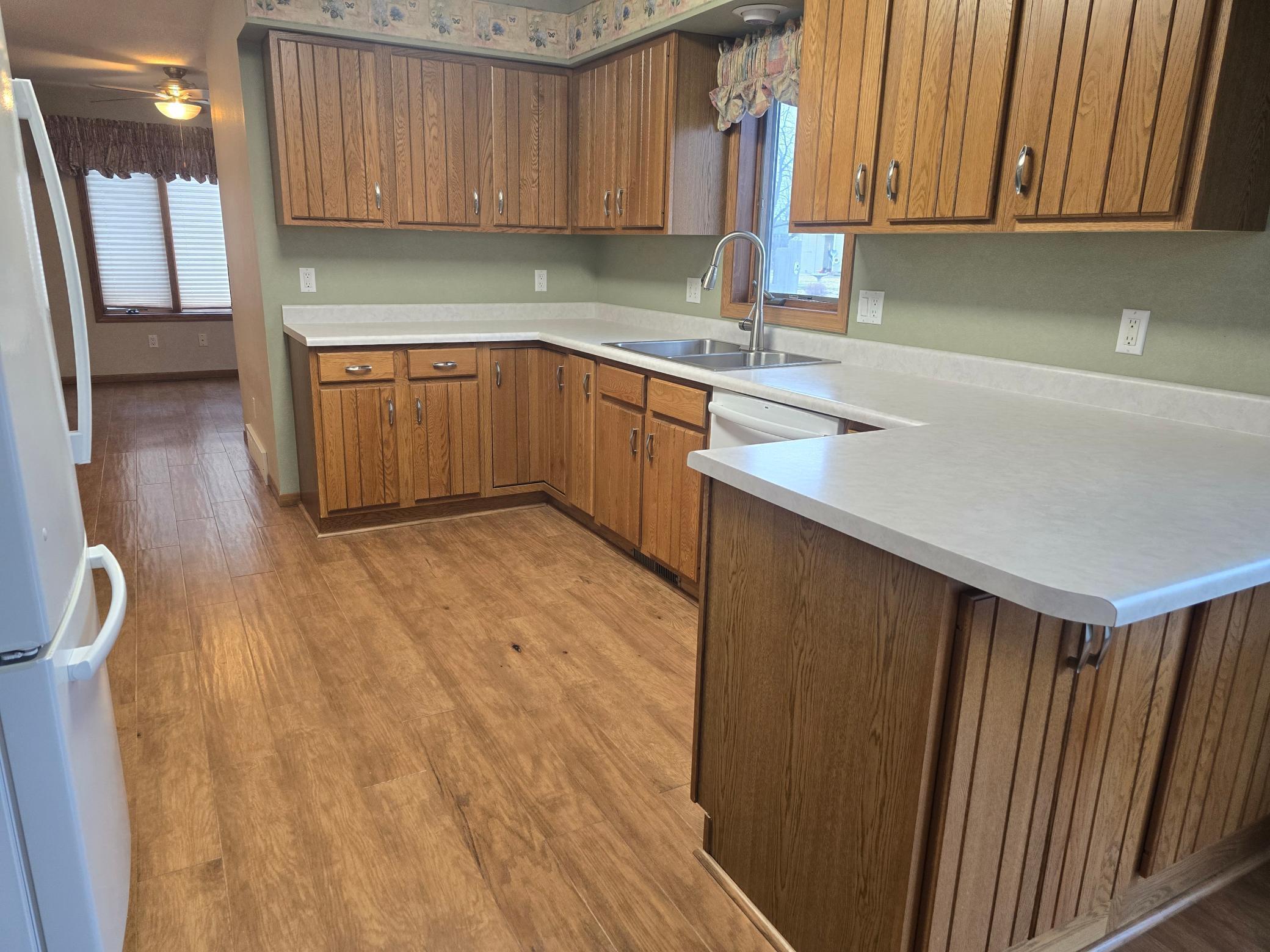 plenty of counter/cabinet space