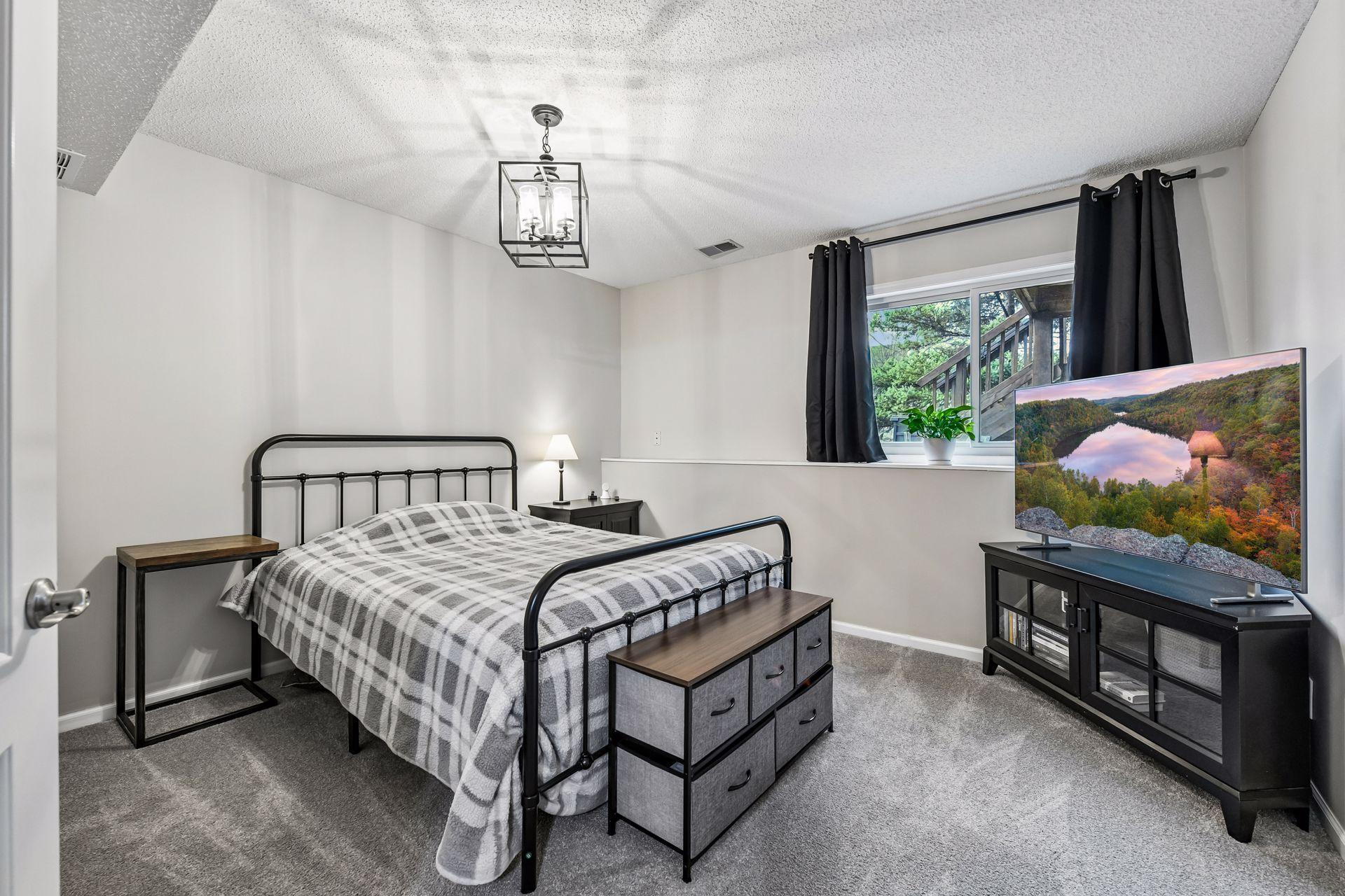 1944 Creekview Court - Spacecrafting - 0049.jpg